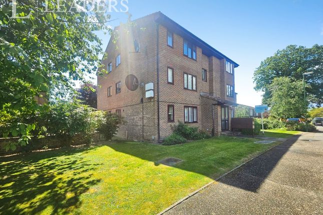 Studio flat on 42, Swann Way, Horsham, £99,950