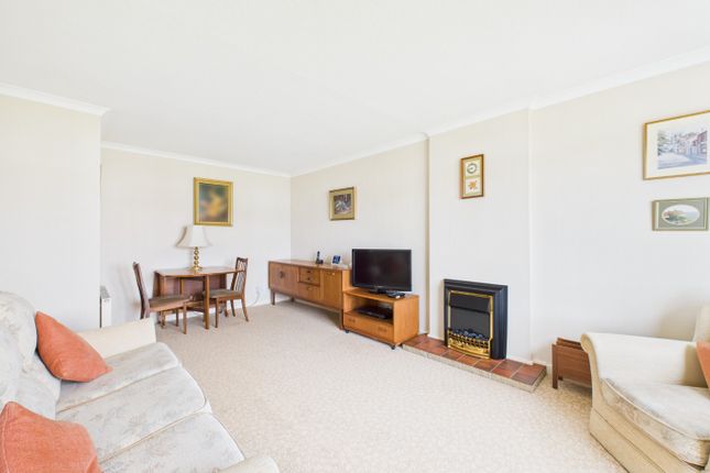 23, St. Lawrence Avenue, Cottingham photo 2