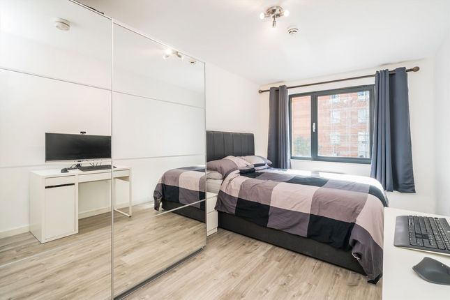 Flat 13, 13, Hornsey Street, London photo 4