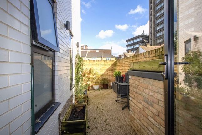 Flat for sale in Howley Road, Croydon