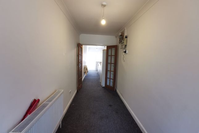 109B, Lynton Road, Harrow photo 3
