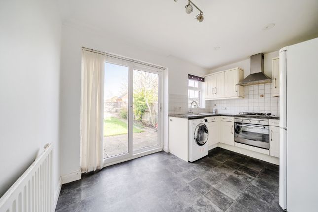 3, Old School Place, Lingfield photo 3