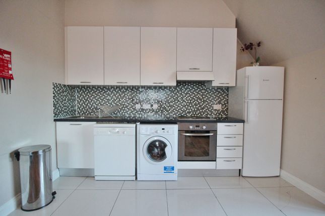 Flat 3, 165 Kilburn High Road, Kilburn photo 3