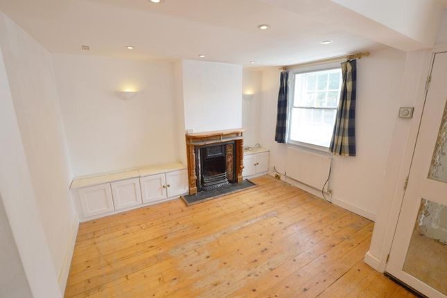End terrace house to rent in High Street South, Olney
