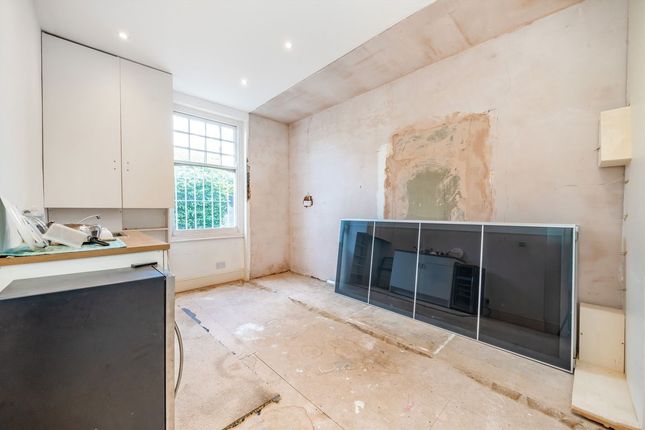 Flat 1, 40, Prebend Gardens, London photo 3