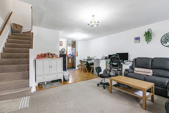 12, Kestrel Avenue, Surrey photo 3