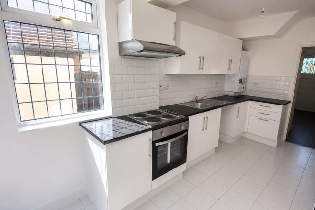 Room 3, 72, Esher Road, East Molesey photo 5