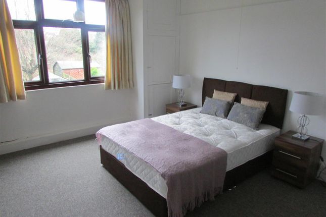 Room 4, 15, Hillside Road, Wellingborough photo 2
