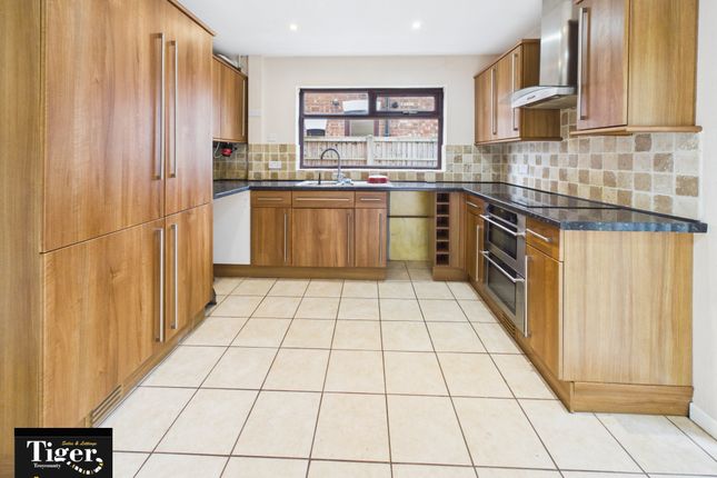 16a, George Avenue, Blackpool photo 2