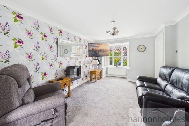 17, Parkside Close, Manchester photo 2