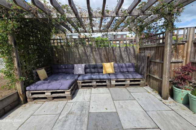 13 Burnside Close, Barnet photo 4