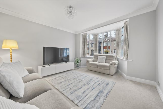 72, Beccles Drive, Barking photo 3
