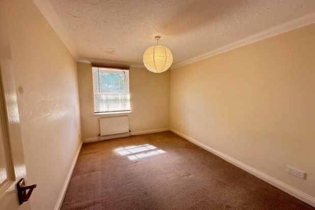 Flat to rent in Bentley Court, Southampton