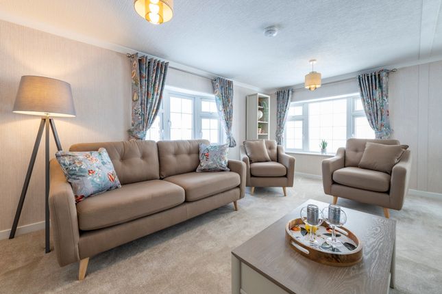 16, Penton Park, Chertsey photo 2