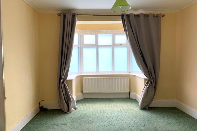 17, Woodland Grove, Stoke-on-Trent photo 4