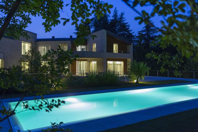 Villa for sale in Via Case Leoni 9, Rivergaro, Piacenza, Emilia-Romagna, Italy