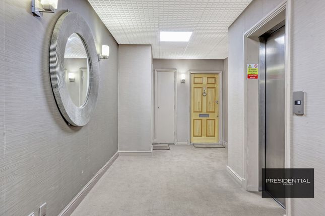 19 Aragon Lodge, Boleyn Court Epping New Road, Buckhurst Hill photo 4