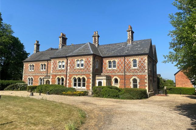 2 Savernake Manor
