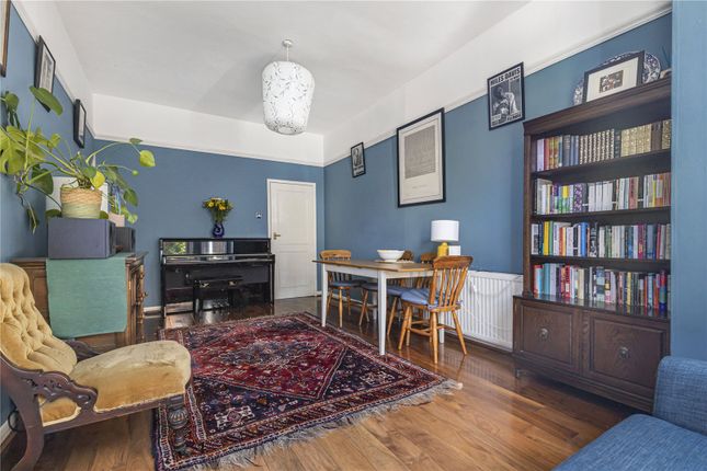 Flat D, 27, Thornlaw Road, London photo 4