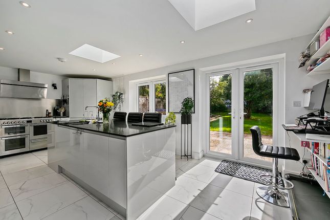 16 Selwyn Road, New Malden photo 3