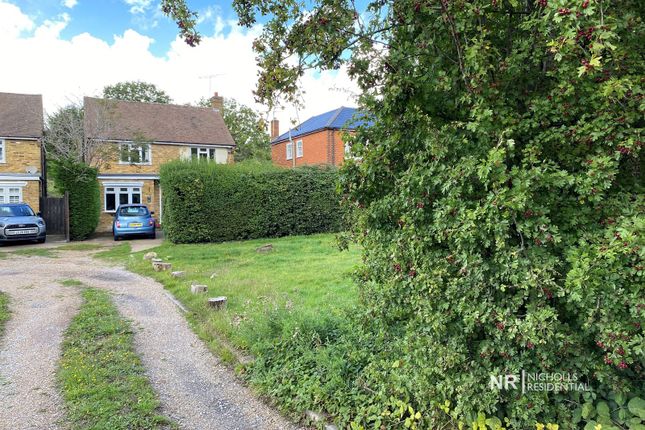 3-bed house on Cherrycroft, Kingston Road, Leatherhead, £595,000