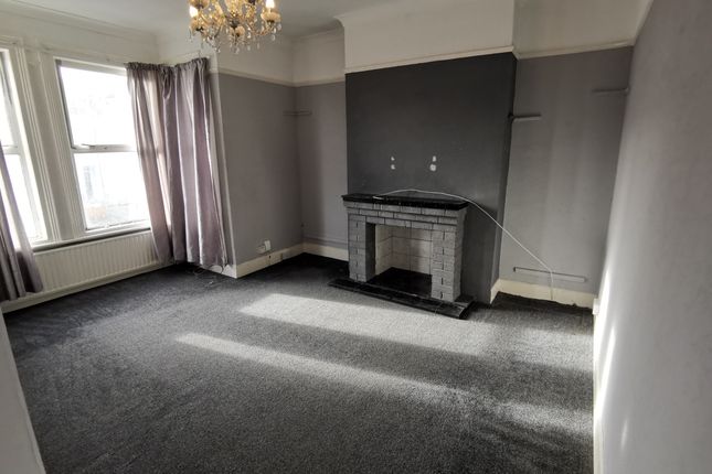 Thumbnail Flat to rent in Cheltenham Road, Southend-On-Sea