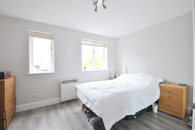 13 Farne House, Scammell Way, Watford photo 3