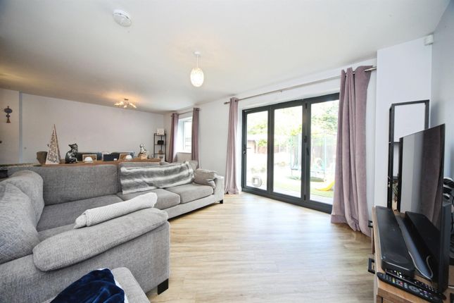 2, Aubrey Close, Dunstable photo 4