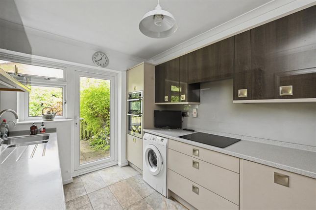 72, Tuffnells Way, Harpenden photo 2