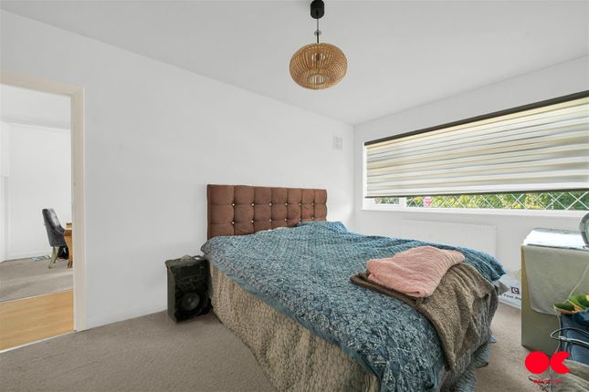 35, Millbrook Gardens, Gidea Park photo 4