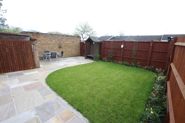 14, Japonica Close, Woking photo 5