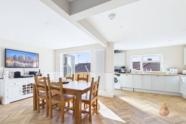 4 Osborne Close, Lancing photo 3