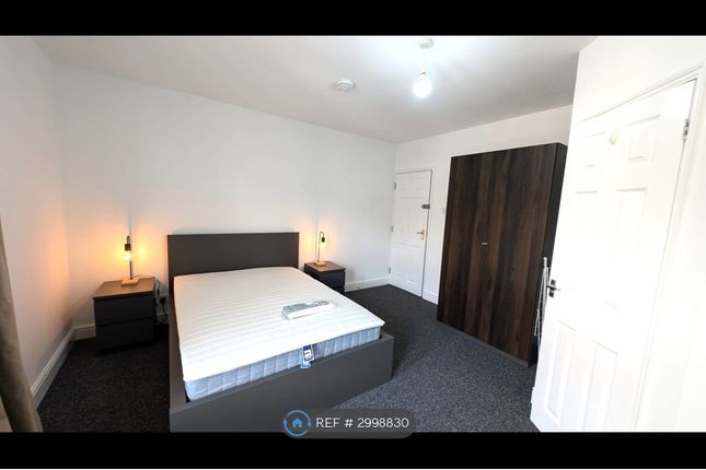 Room    High Street, Eastleigh photo 5