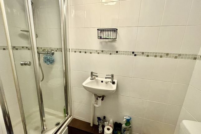 Flat 2, 5 Penare Road, Penzance photo 4
