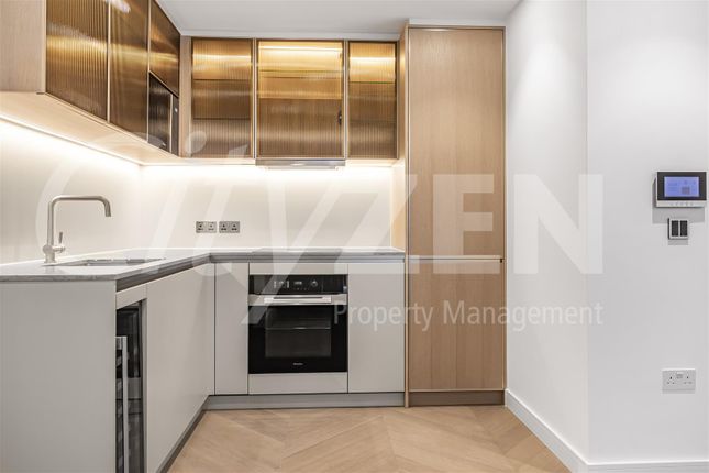 Flat to rent in The Haydon, 16 Minories, London