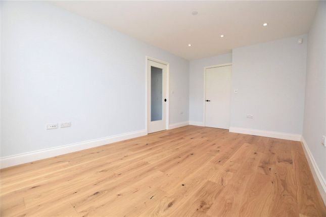 5, Phyllis Pearse Mews, London photo 4