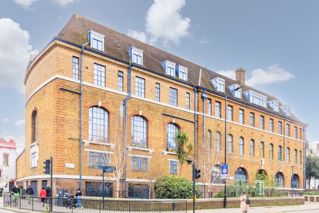 Flat to rent in Academy Apartments, 236 Dalston Lane