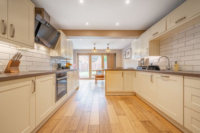 54, Scotts Avenue, Sunbury-on-Thames photo 4