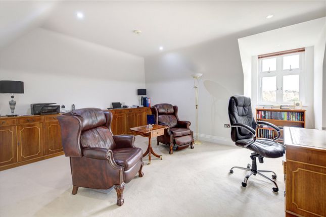 Flat for sale in Beaumont Close, London