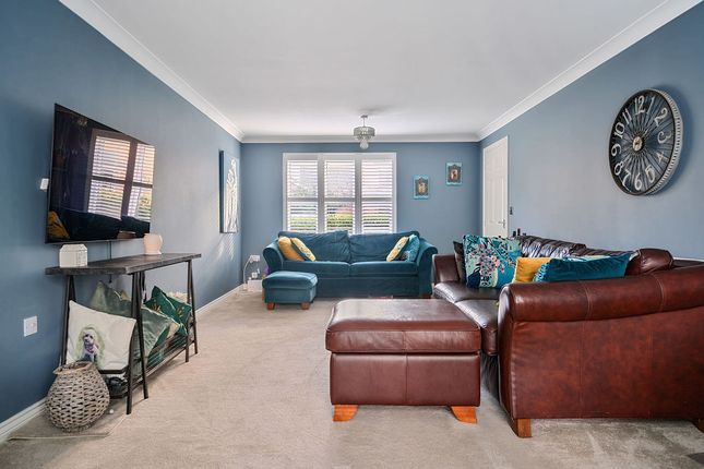 3, Martinet Drive, Lee-On-The-Solent photo 4