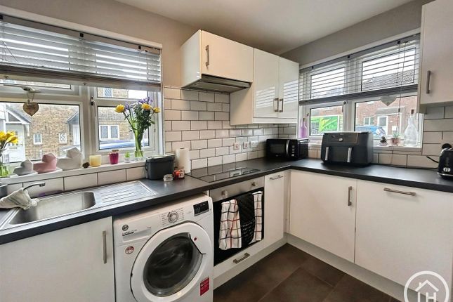 13, Vectis Drive, Sittingbourne photo 5