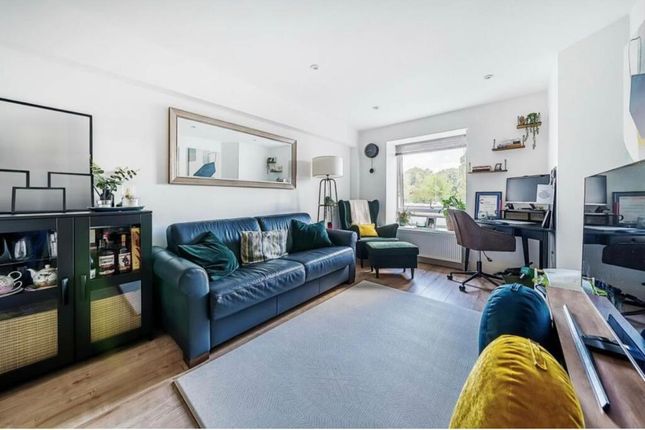 One Bedroom First Floor Flat Â€“ Buckingham Parade, Stanmore Ha7