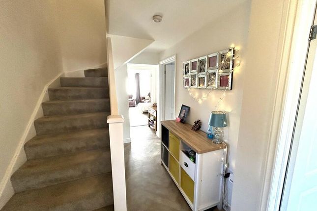 61A, Monkswood Avenue, Waltham Abbey photo 2