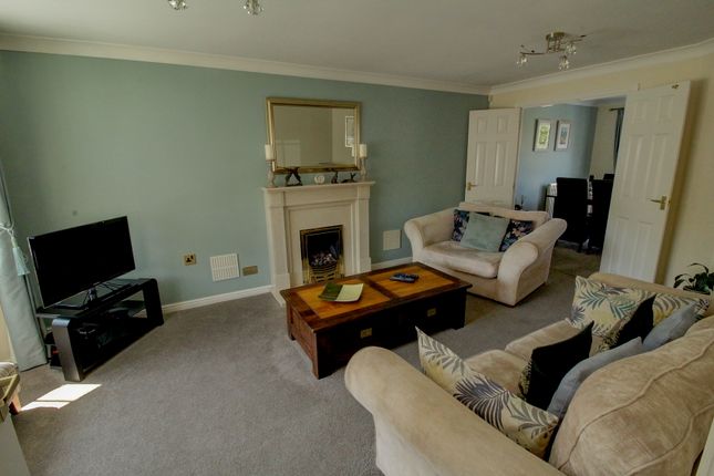 1, Coombe Drive, Nuneaton photo 4