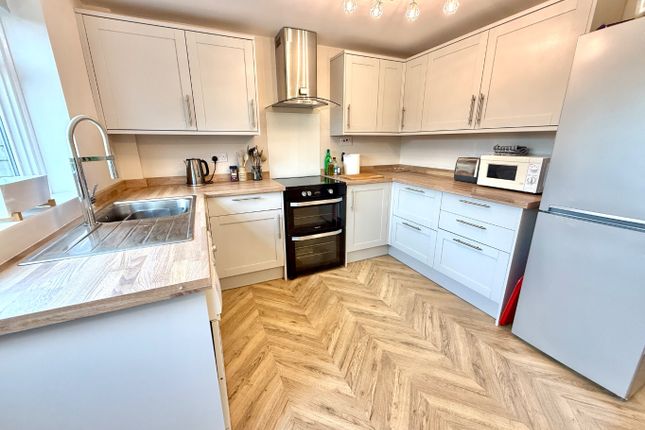 29 Admirals Way, Daventry, Northamptonshire photo 2
