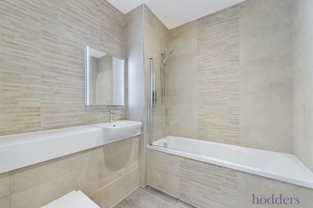 Flat 72, Viewpoint House, 240, London Road, Surrey photo 4