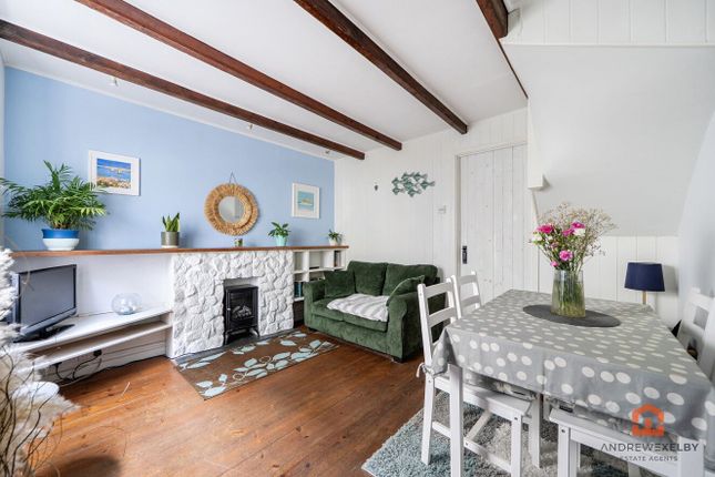 3, Wesley Place, Penzance photo 3