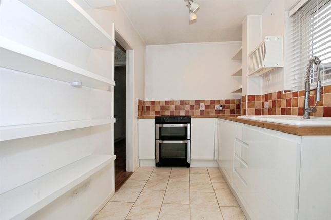 75, Sunnymead, Peterborough photo 3