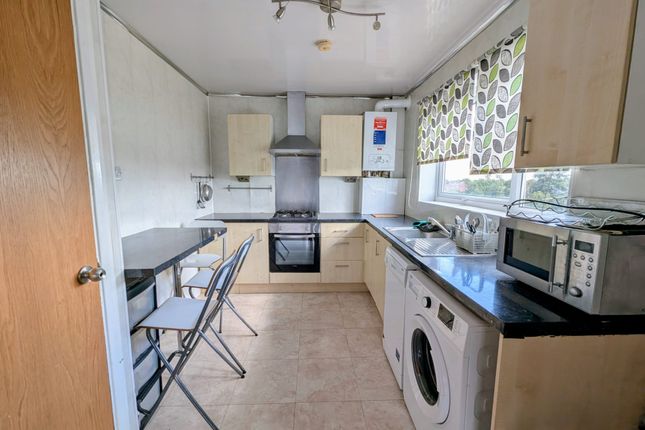 822, Eastern Avenue, Ilford, Redbridge photo 4