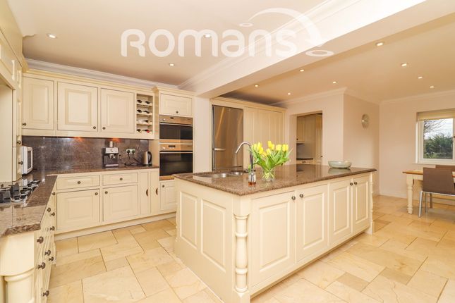 7, South Park Crescent, Gerrards Cross photo 2